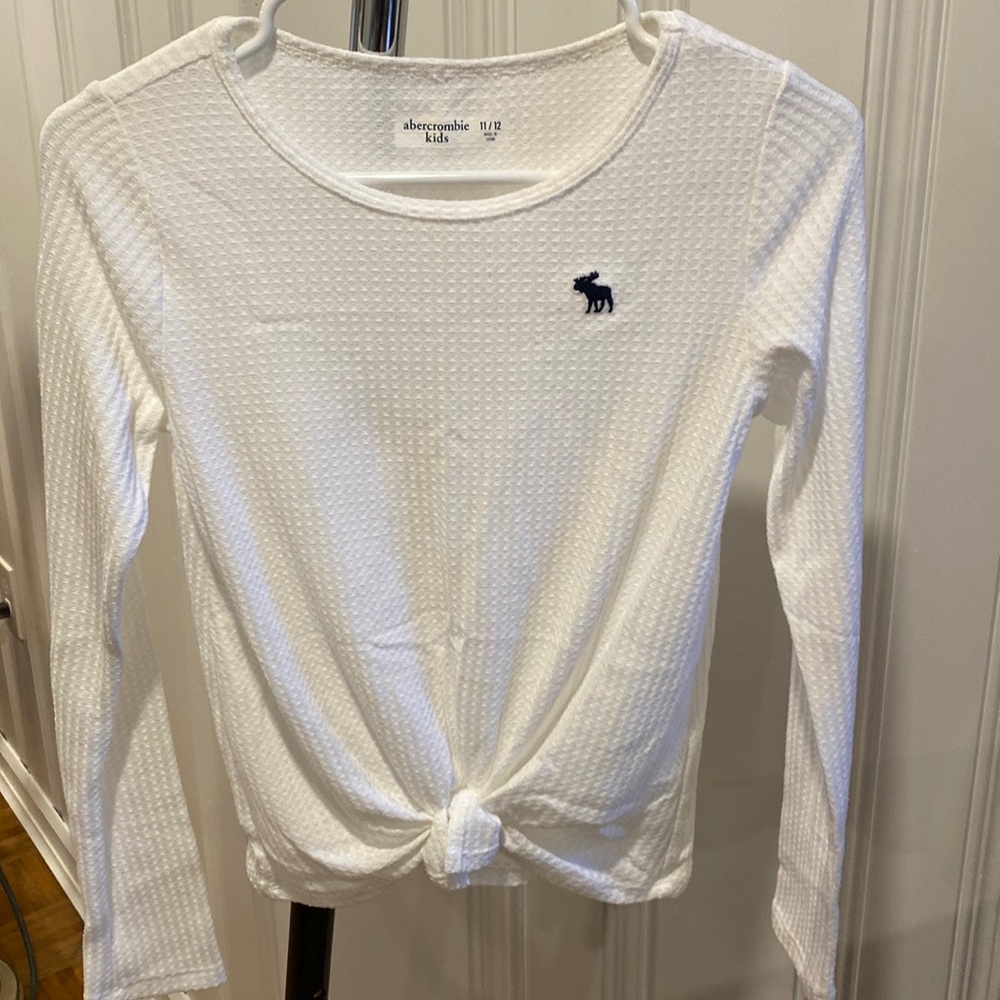 Like new! White waffle knot top.